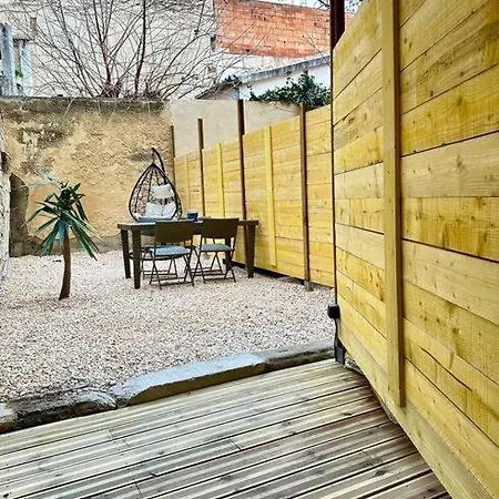 Appartement Avignon Intramuros Avec Jardin Et Barbecue Exterior photo